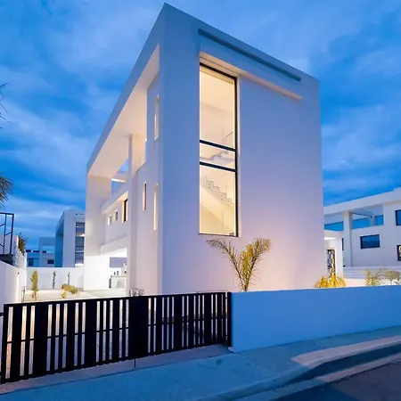 בית נופש Villa Ifigenia פרוטאראס